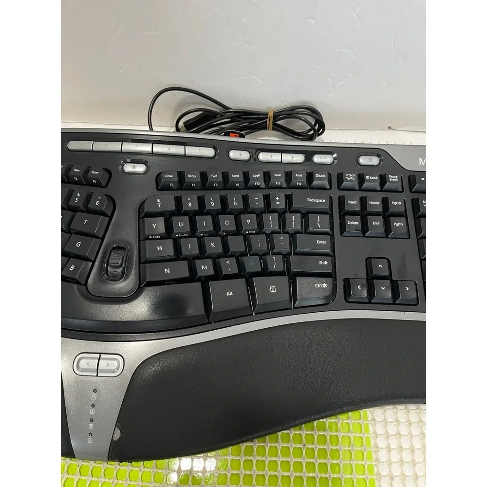 Microsoft Natural Ergonomic Keyboard 4000 v1.0 Working Has faded letters